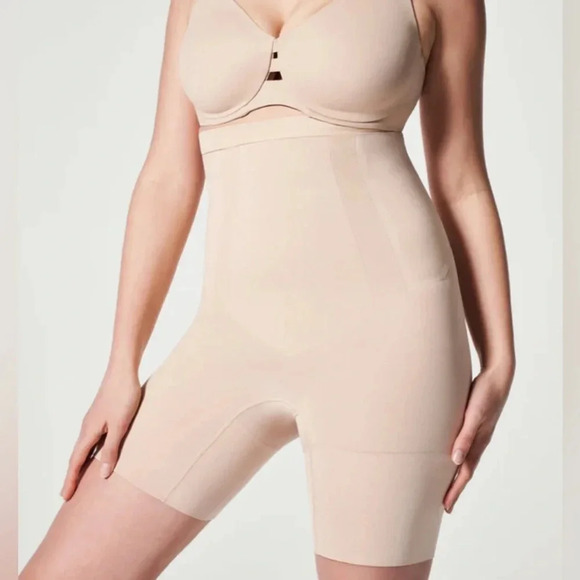 NWT SPANXsculpt OnCore High-Waisted Mid Thigh Short Soft Nude Size Medium - Picture 1 of 5